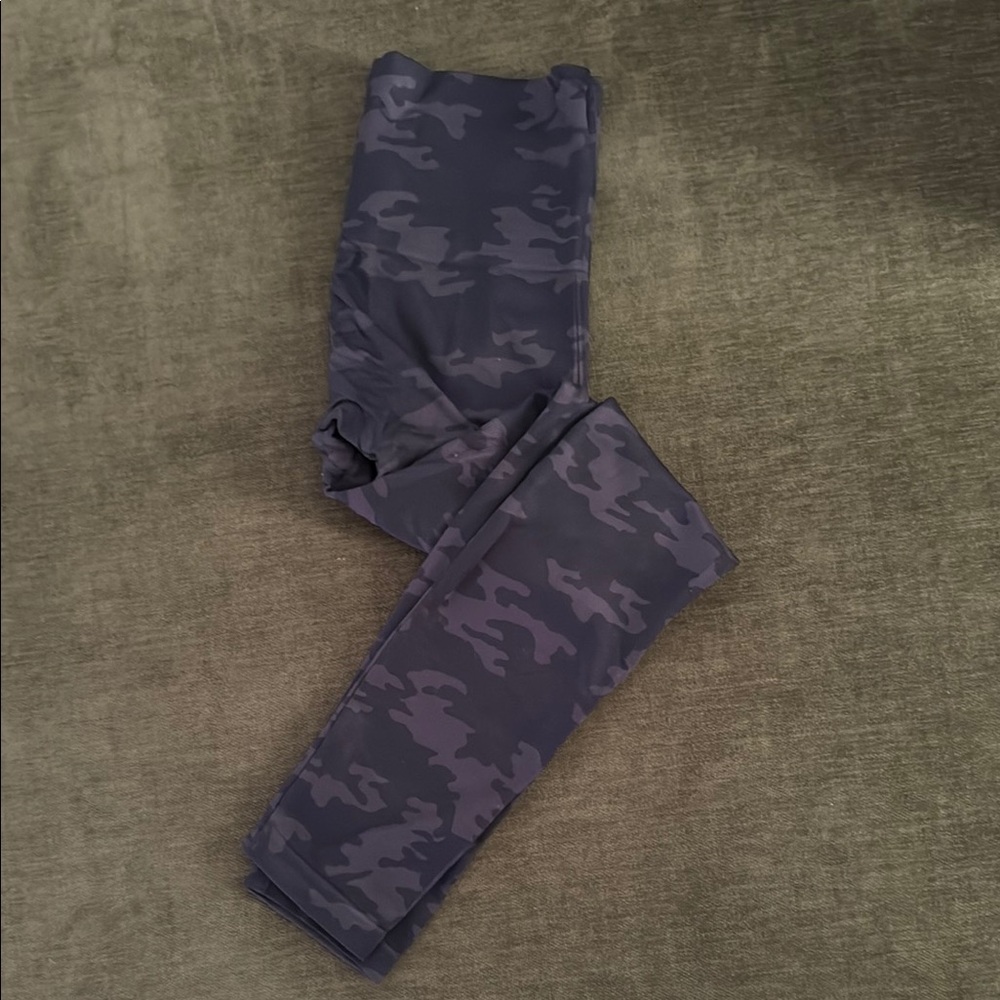 SPANX sz L Camouflage Leggings